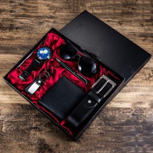 Gift pack with sunglasses, wallet, belt, cufflinks and card