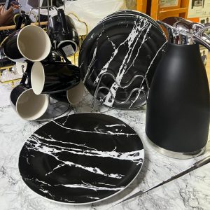White/black 6 pcs plates set with mugs and flask